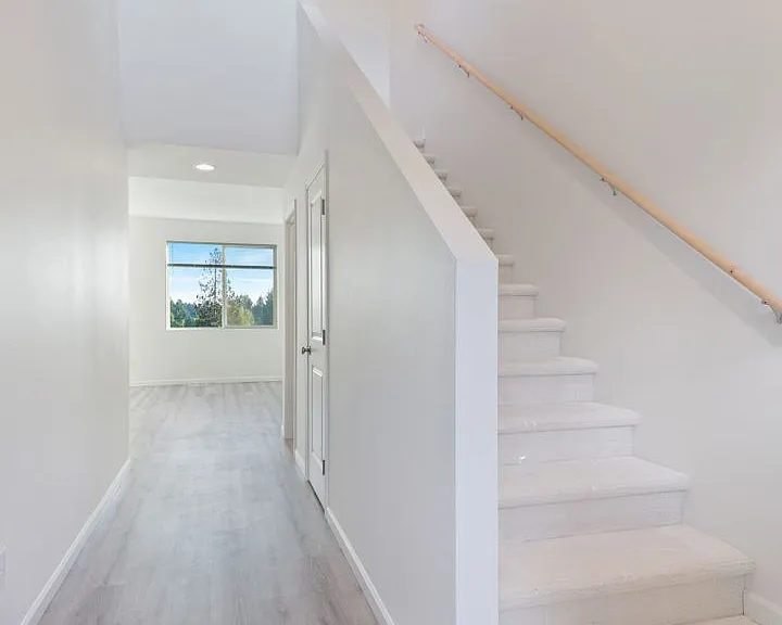 1061 Ebbets Dr SW — Photo 5