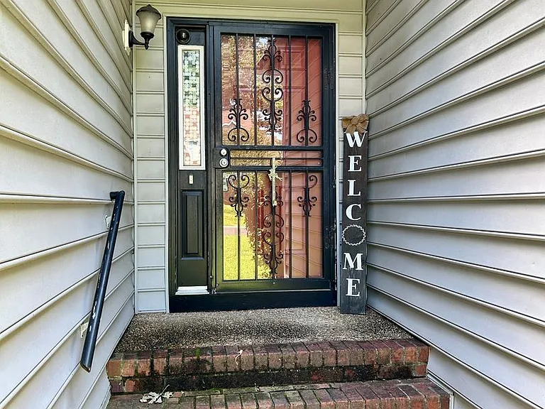 1520 Crawford Wood Dr — Photo 2