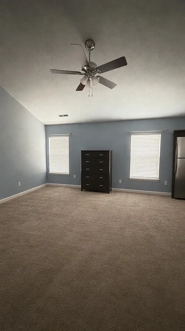 4 bed, 2.5 bath, 3500 sqft, $3,290 — Photo 4