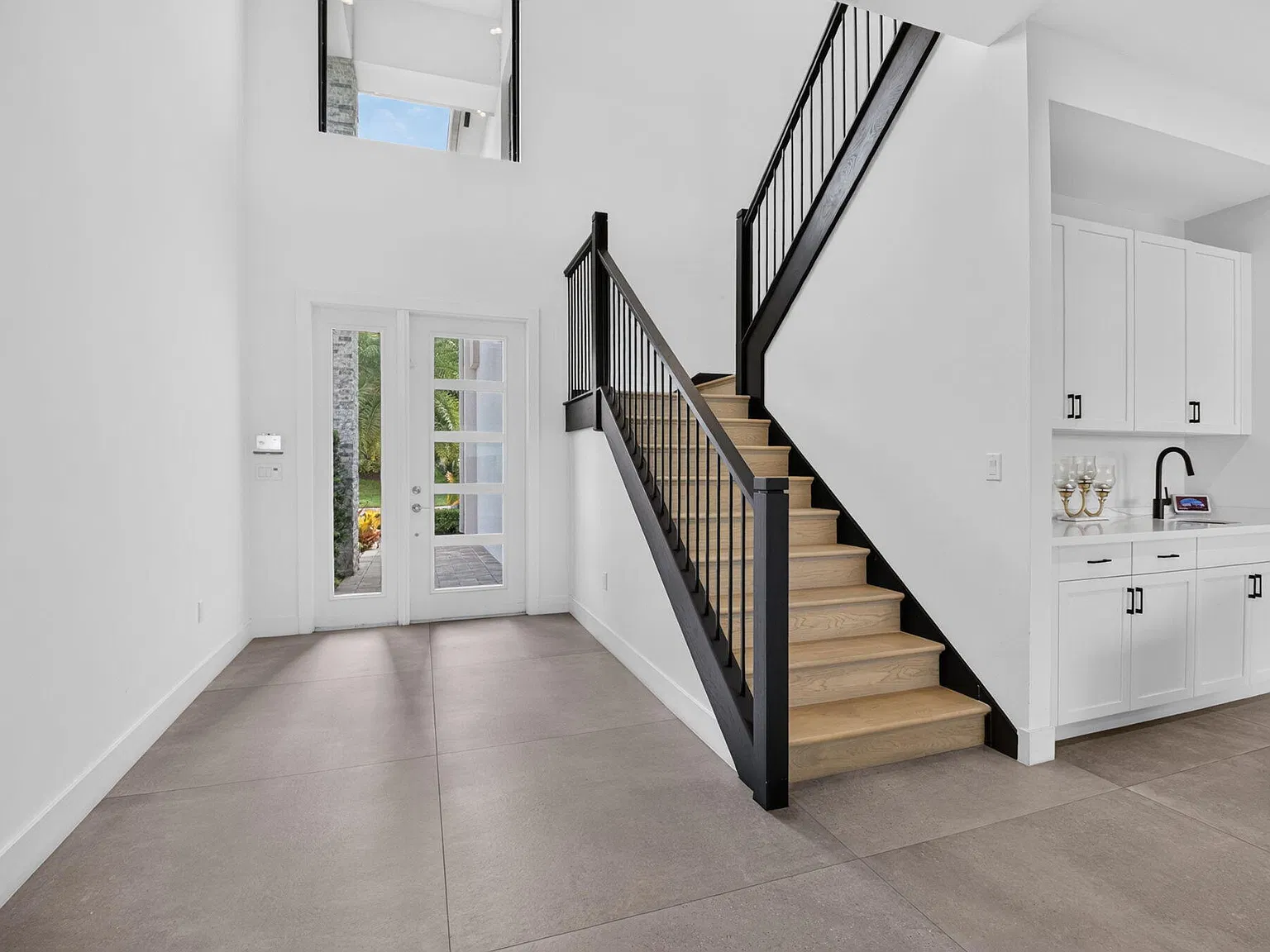 5 bed, 5.0 bath, 3659 sqft, $12,500 — Photo 2