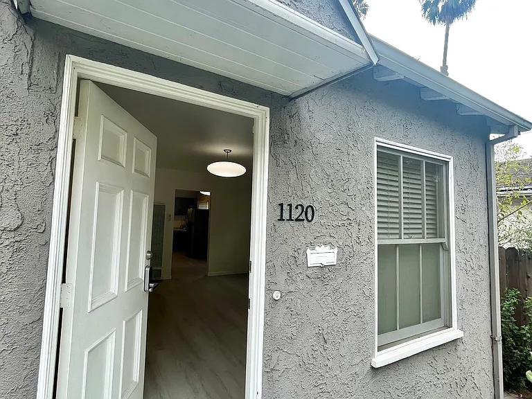 1120 N Vista St — Photo 11