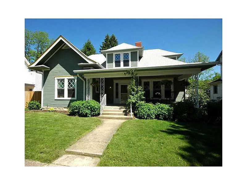 304 W Walnut St photo 1
