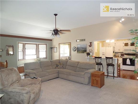 2nd image of 403 NW Wedgewood Dr
