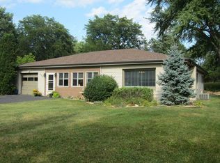1330 N Sawyer Rd, Oconomowoc, WI 53066