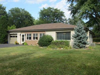 1330 N Sawyer Rd, Oconomowoc, WI, 53066