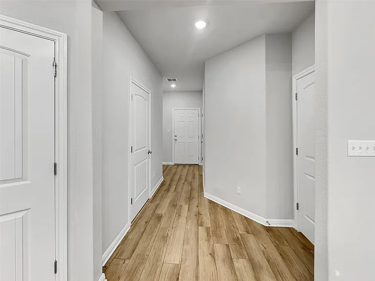 1916 Blue River Dr — Photo 12