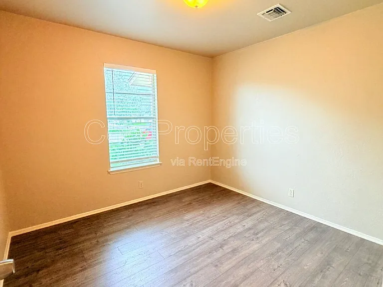 9319 Cliff Point Dr — Photo 14
