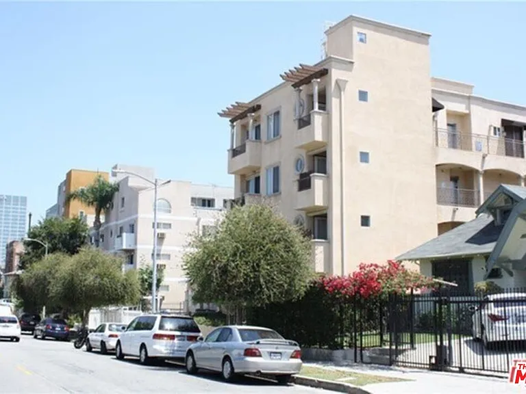 918 S Harvard Blvd #302 — Photo 1