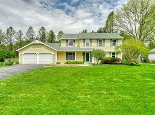 6 Hunters Pointe, Pittsford, NY 14534