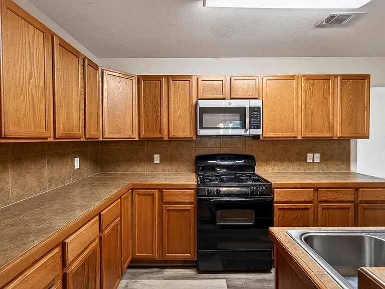 10261 English Manor Dr — Photo 9