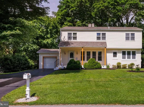 652 Meetinghouse Rd, Upper Chichester, PA 19061