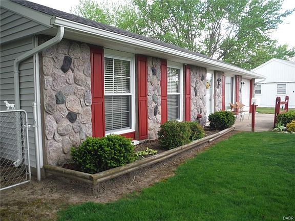 3rd image of 809 Plumwood Dr