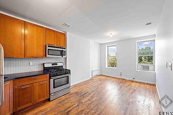 1st image of 180 Hart St #2B