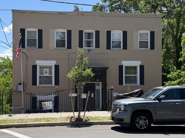 3162 Buena Vista Ter SE