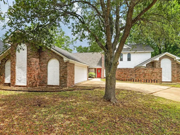 2341 W Briargate Dr, Bryan, TX 77802