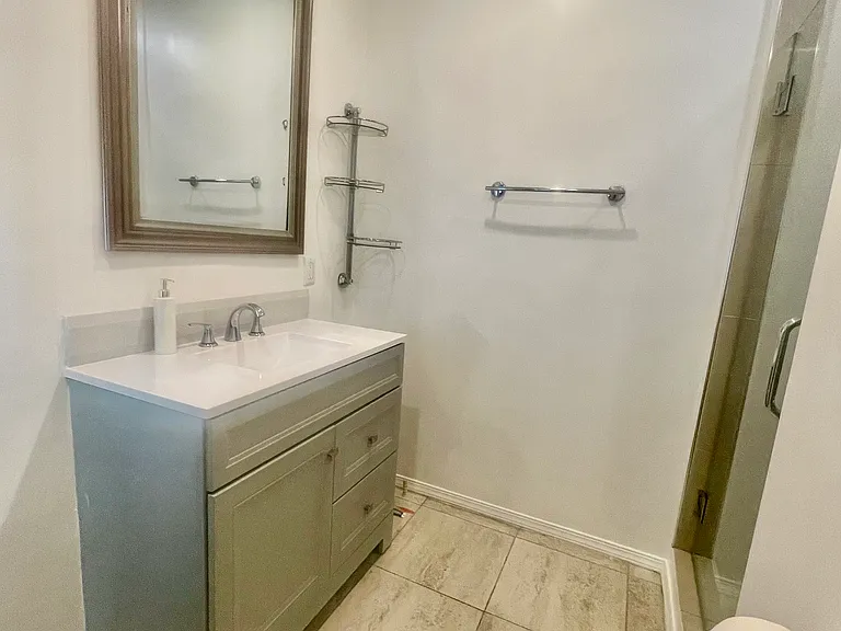 300 W Hillsdale St #1 — Photo 8