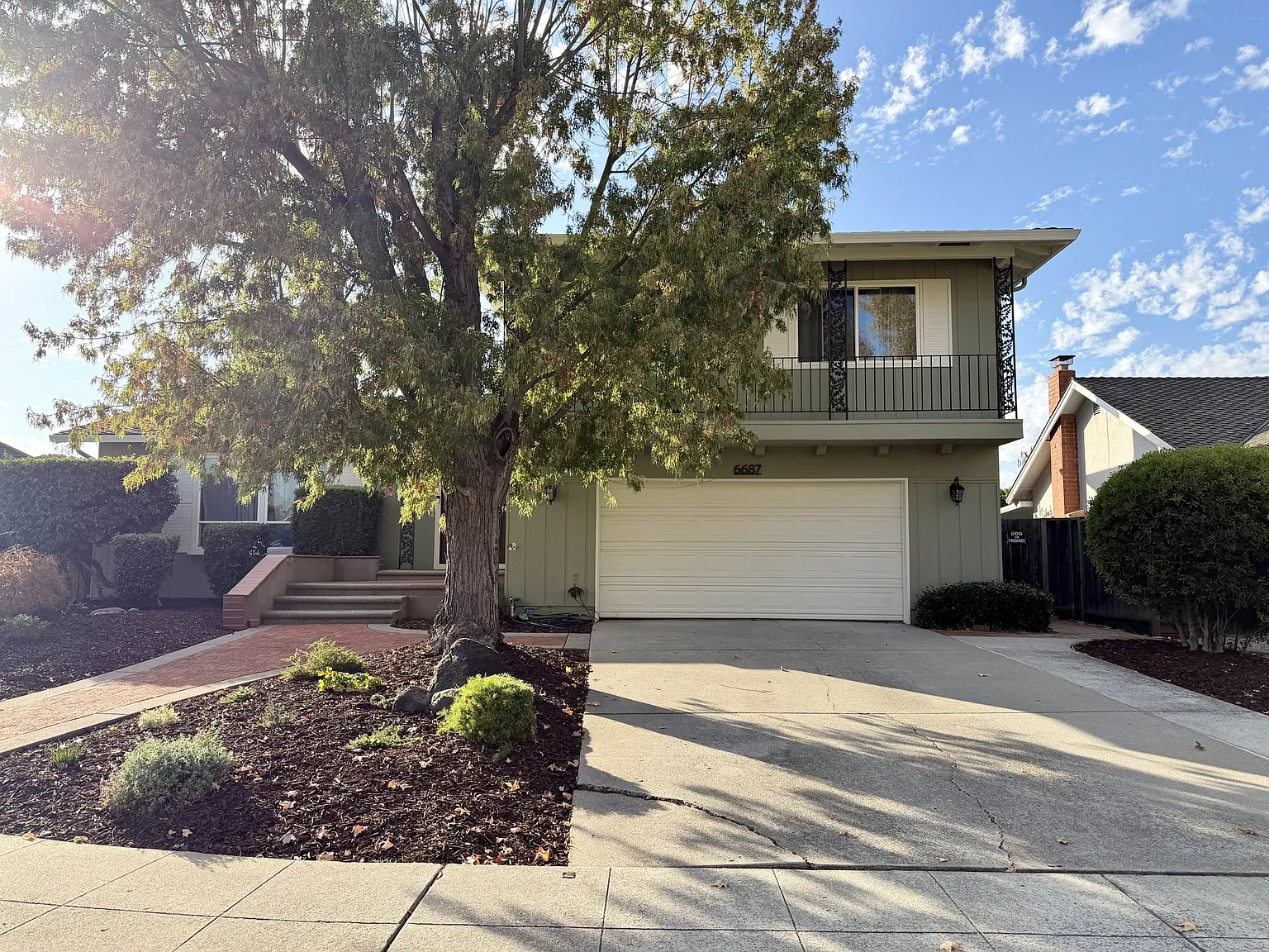 4 bed, 2.5 bath, 2240 sqft, $6,100 — Photo 1