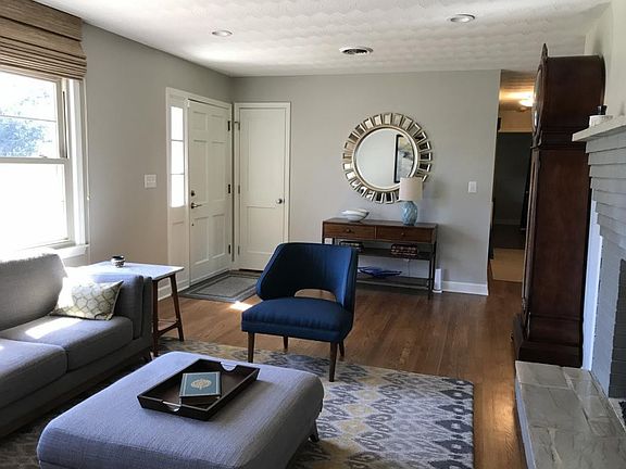 3rd image of 411 Valley St NE