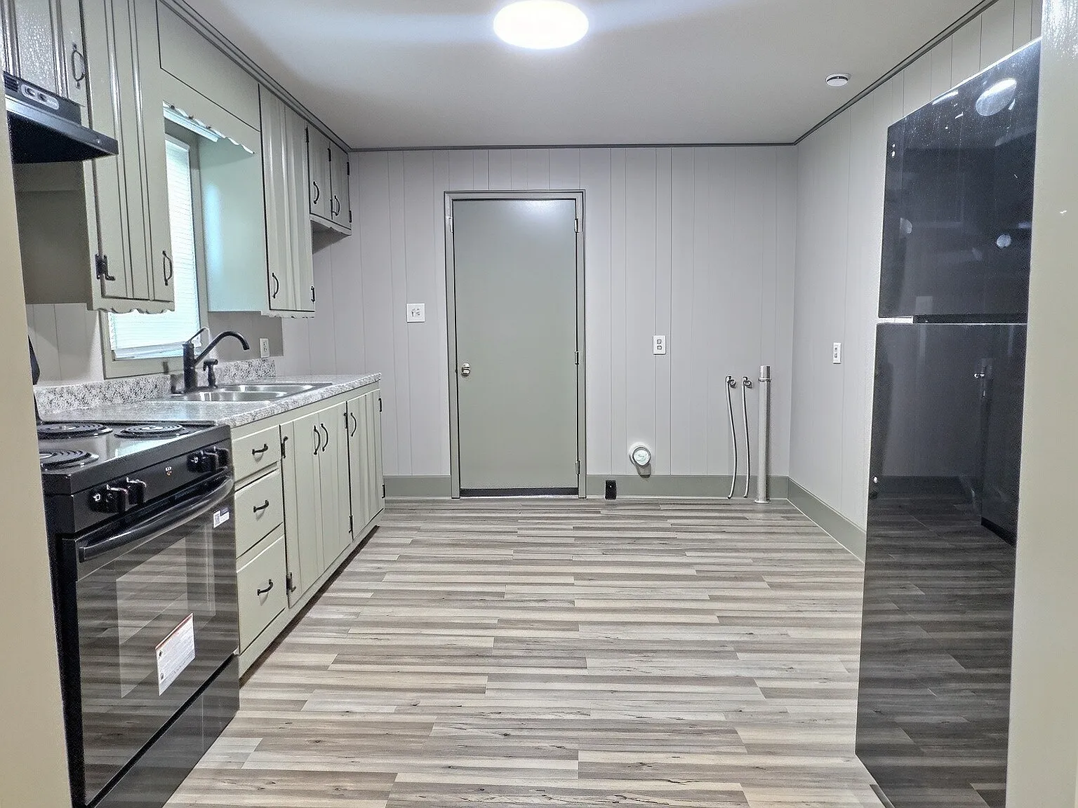3 bed, 896 sqft, $1,435 — Photo 2