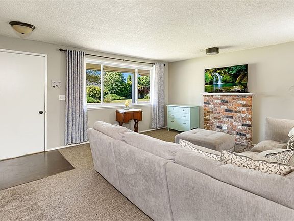 Front entry has wood floors and an entry closet.