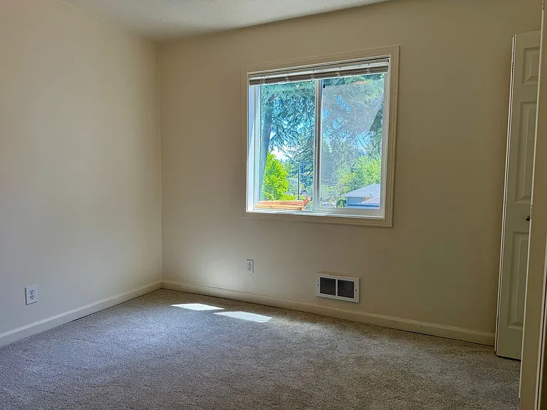 9622 20th Ave NE — Photo 23