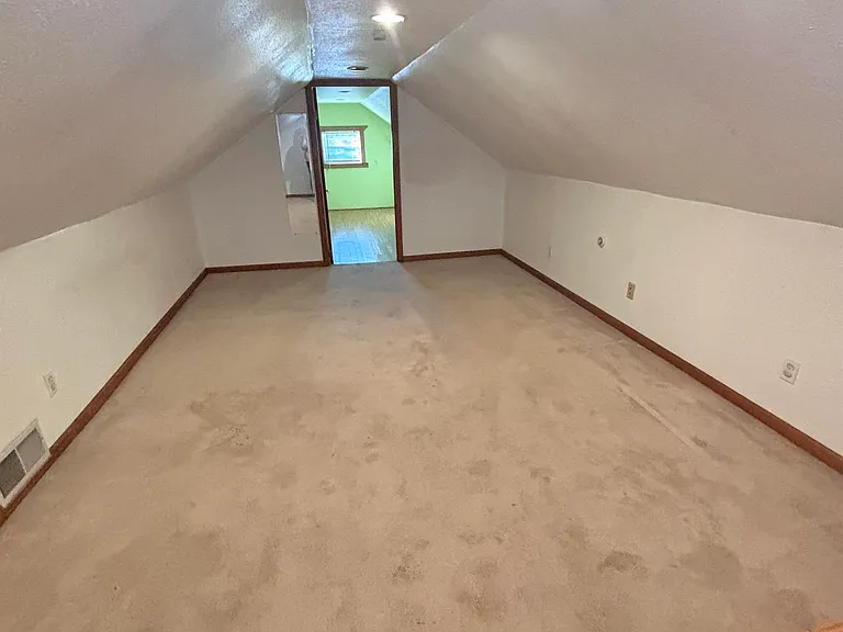 418 N Foster Ave — Photo 13