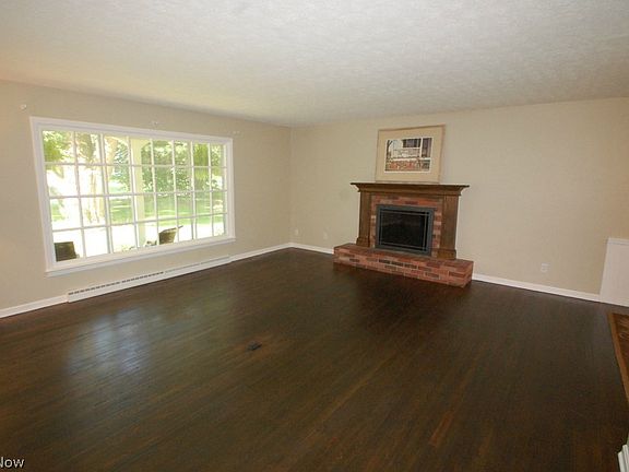 4th image of 95 Clairhaven Dr