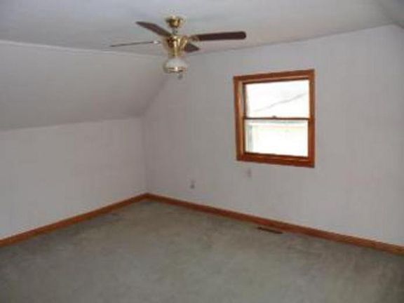 2nd image of 59 E Fountain Ave