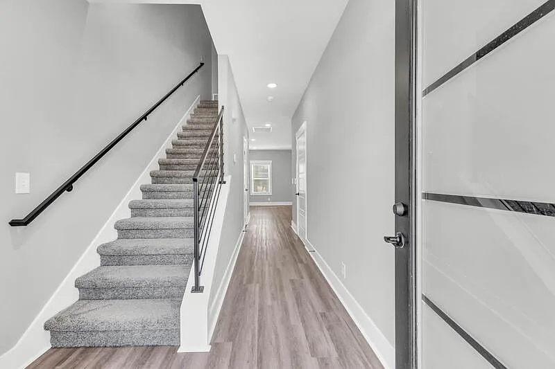 3 bed, 2.5 bath, 1456 sqft, $1,880 — Photo 4