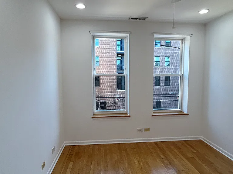 1731 W 17th St #8 — Photo 5