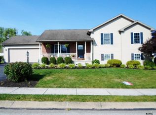 233 Matthew Dr, New Oxford, PA 17350