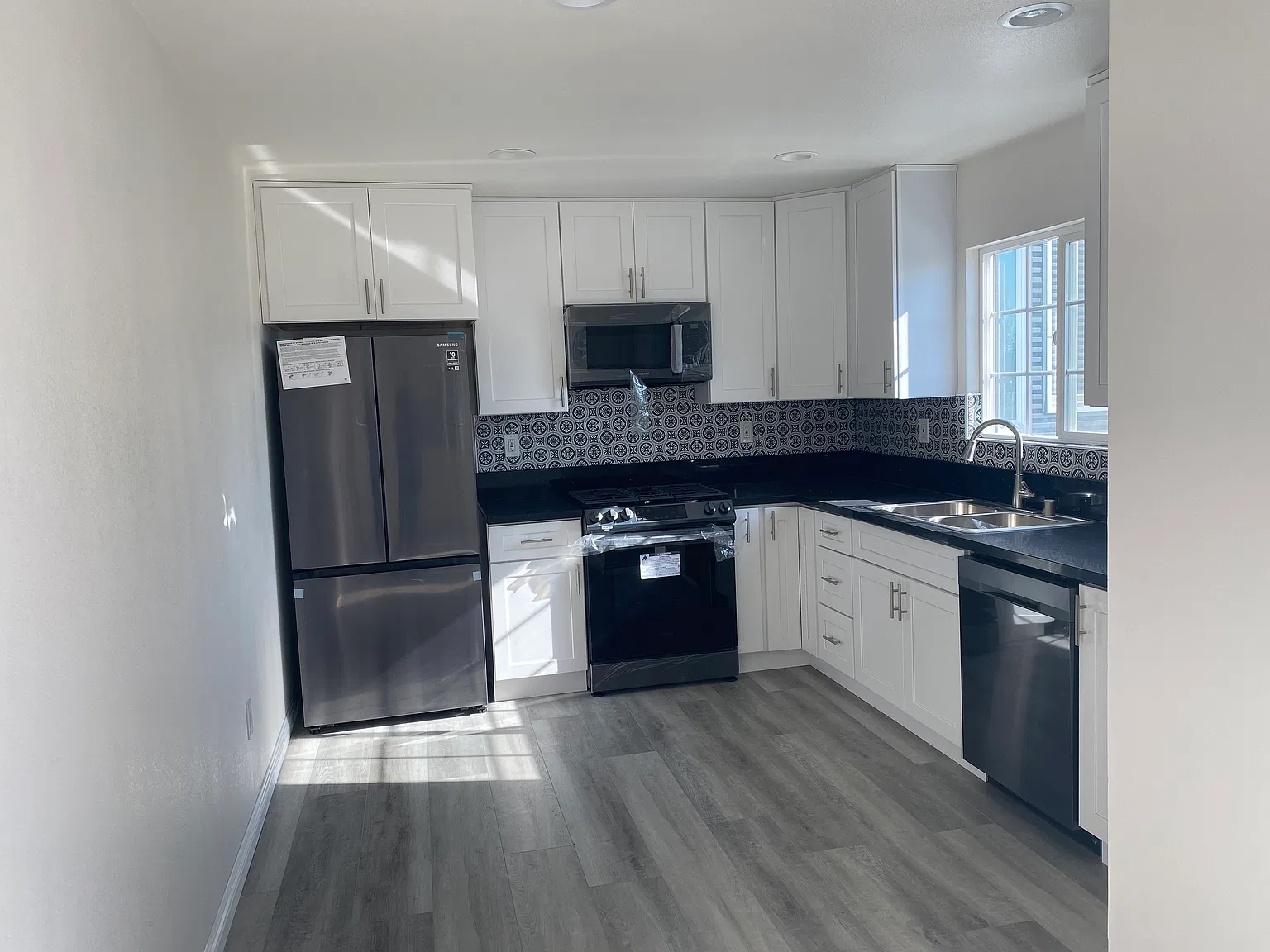 2 bed, 750 sqft, $1,550 — Photo 1