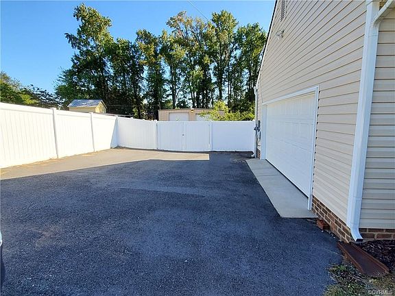 2nd image of 8287 Windsor Dr