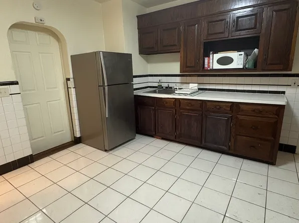 137 Hawkins St, Derby, CT 06418