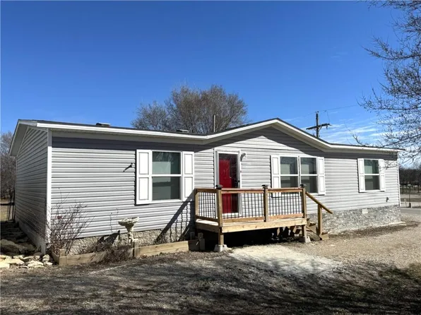 549 N Linn Valley Dr, Linn Valley, KS 66040