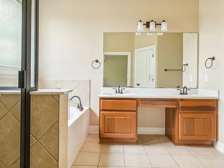 15528 Interlachen Dr — Photo 13