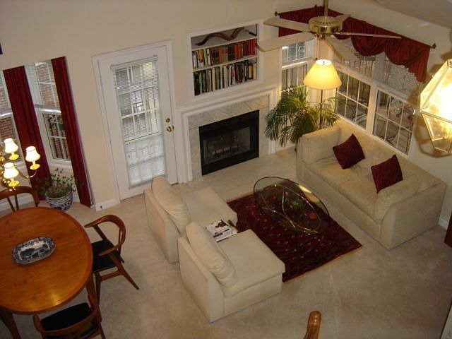 Living Room-Dining Room(17.5' Vaulted Ceiling)