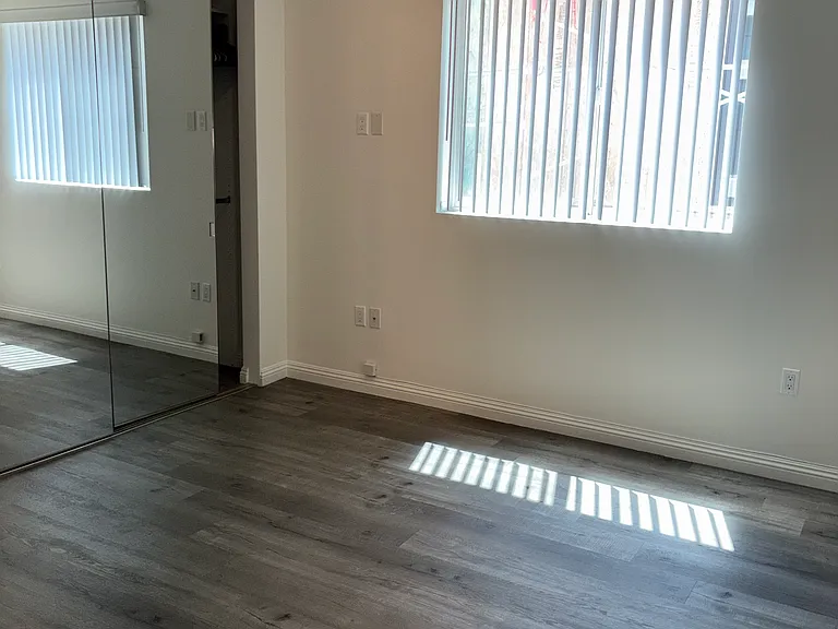 14143 Burbank Blvd #202 — Photo 23