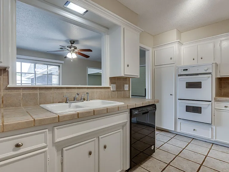 2518 NW 62nd St — Photo 24