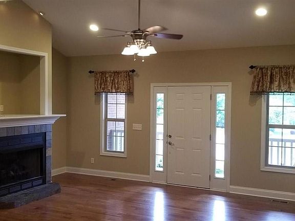 3rd image of 334 Meadowlake Cir