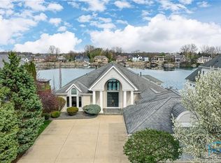 3153 Deep Water Ln, Maumee, OH 43537