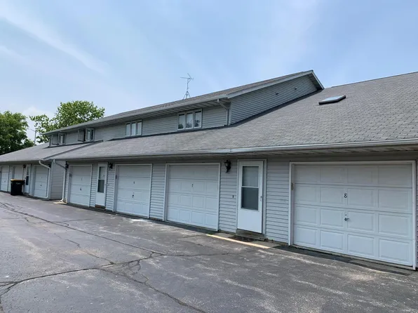 160 Maple AVENUE SOUTH South #7, Slinger, WI 53086