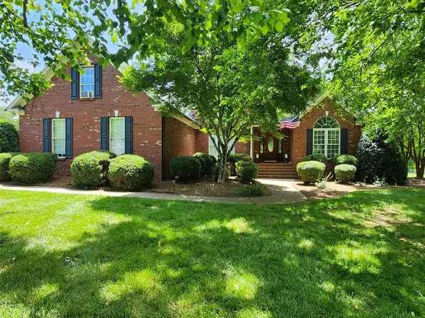 1305 Yellowood Ct, Rock Hill, SC 29732