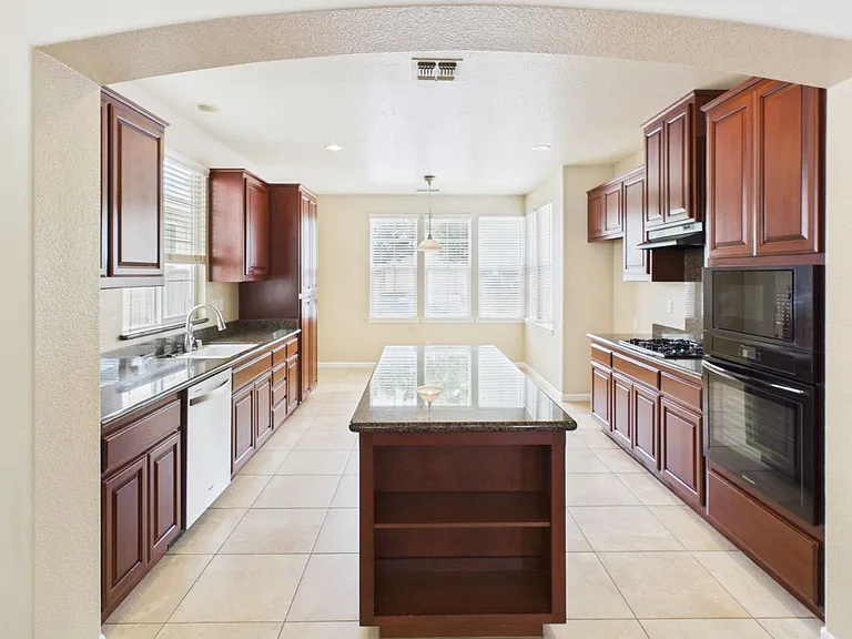 8200 Sienna Loop — Photo 17