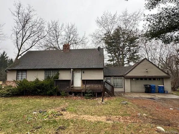 380 Lochaven Rd, Waterford, MI 48327