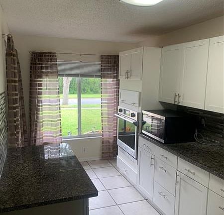 3rd image of 10439 Isleworth Ave