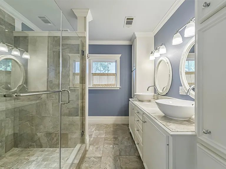 424 W 30th St — Photo 24