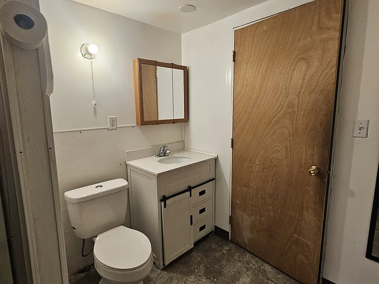 E Bridgeport Ave — Photo 13