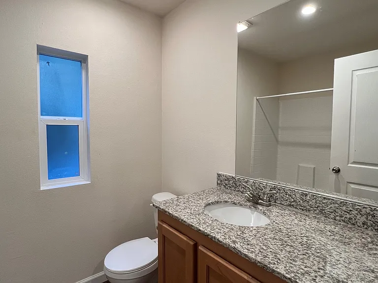 14860 River Rd #10 — Photo 7