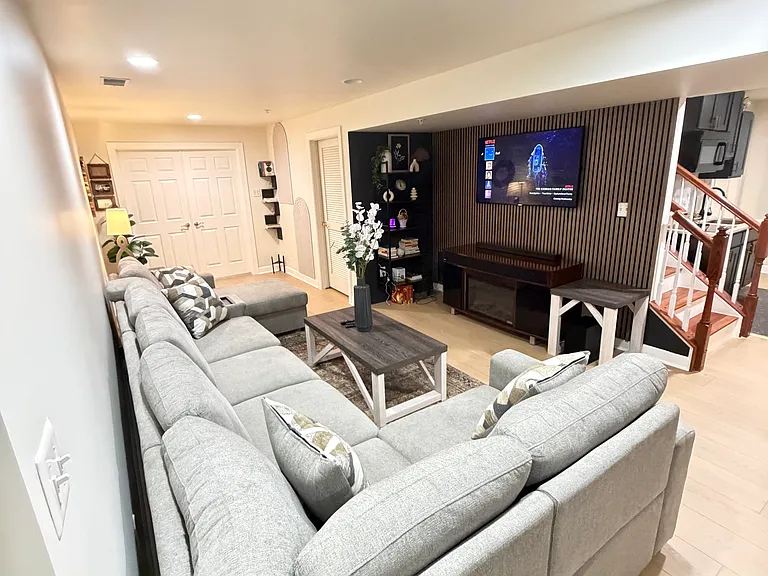2716 Hollywell Ct — Photo 6